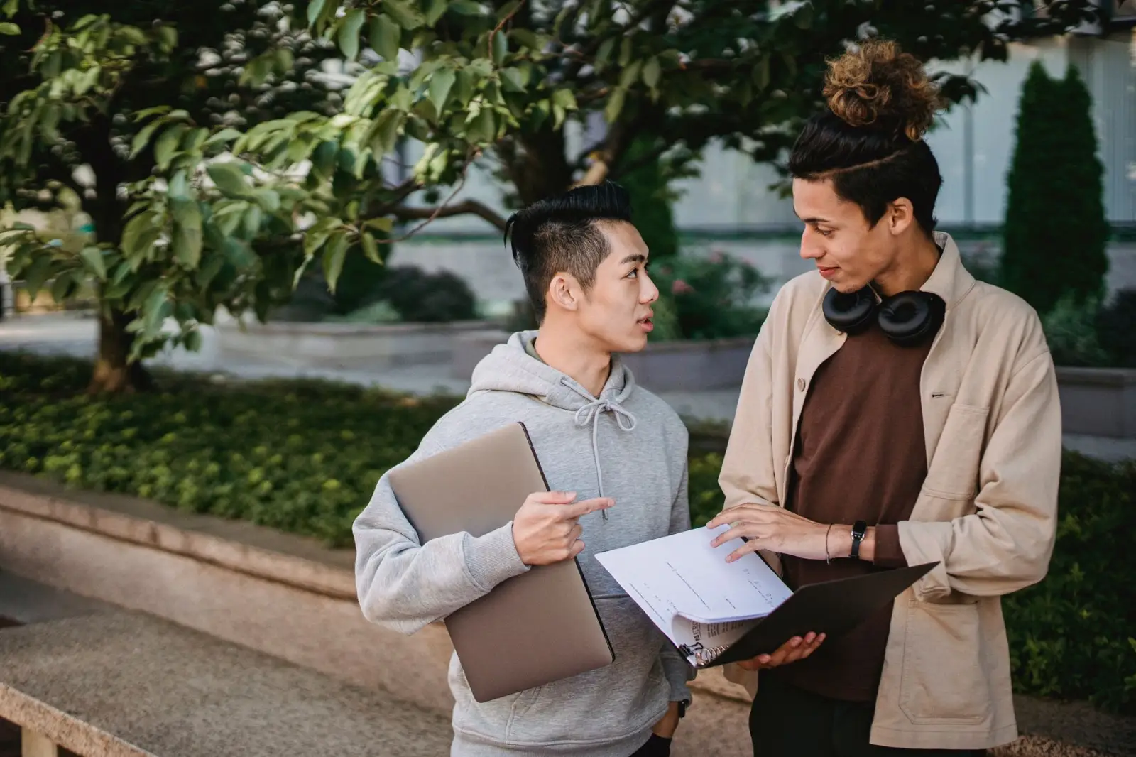 家用衣架选购指南：不同材质与承重性能分析