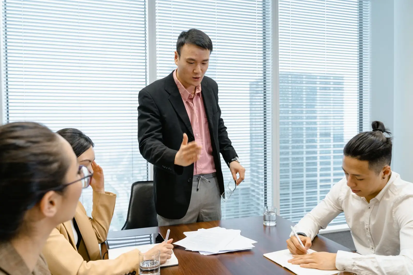 家居百货收纳篮与衣架搭配方案：提升空间利用率